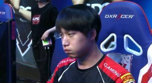 蛮子这英雄很废为什么有人玩(LOL可以1打5翻盘的英雄)插图5
