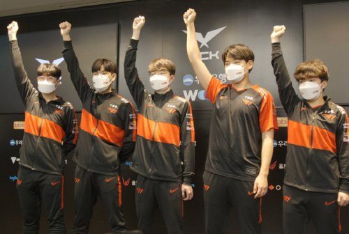 国外根本没多少人玩lol(英雄联盟在国外的热度)