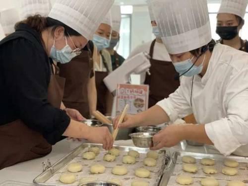 炫舞学堂答题在哪里(炫舞跨区小爱神在哪里领养)插图1