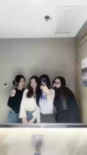 好友阵容遮脸插图