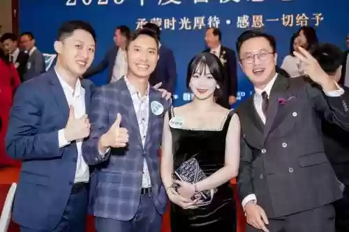 感恩节主持阵容搭配插图