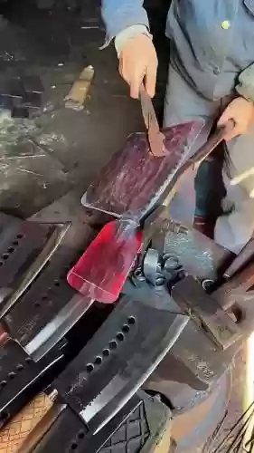 铁匠的武器修理，铁匠制作武器